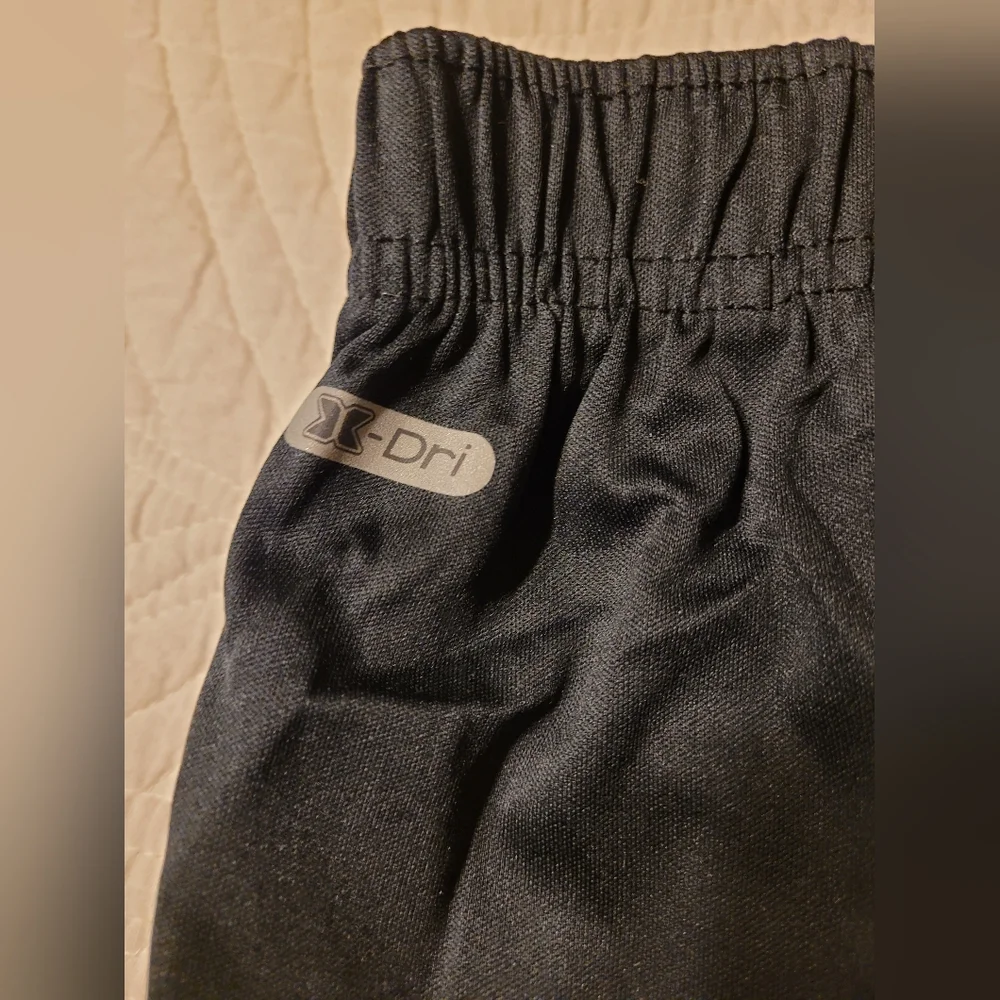 😊 EUC 2 Boy's Black Reebok Shorts 14 / 16